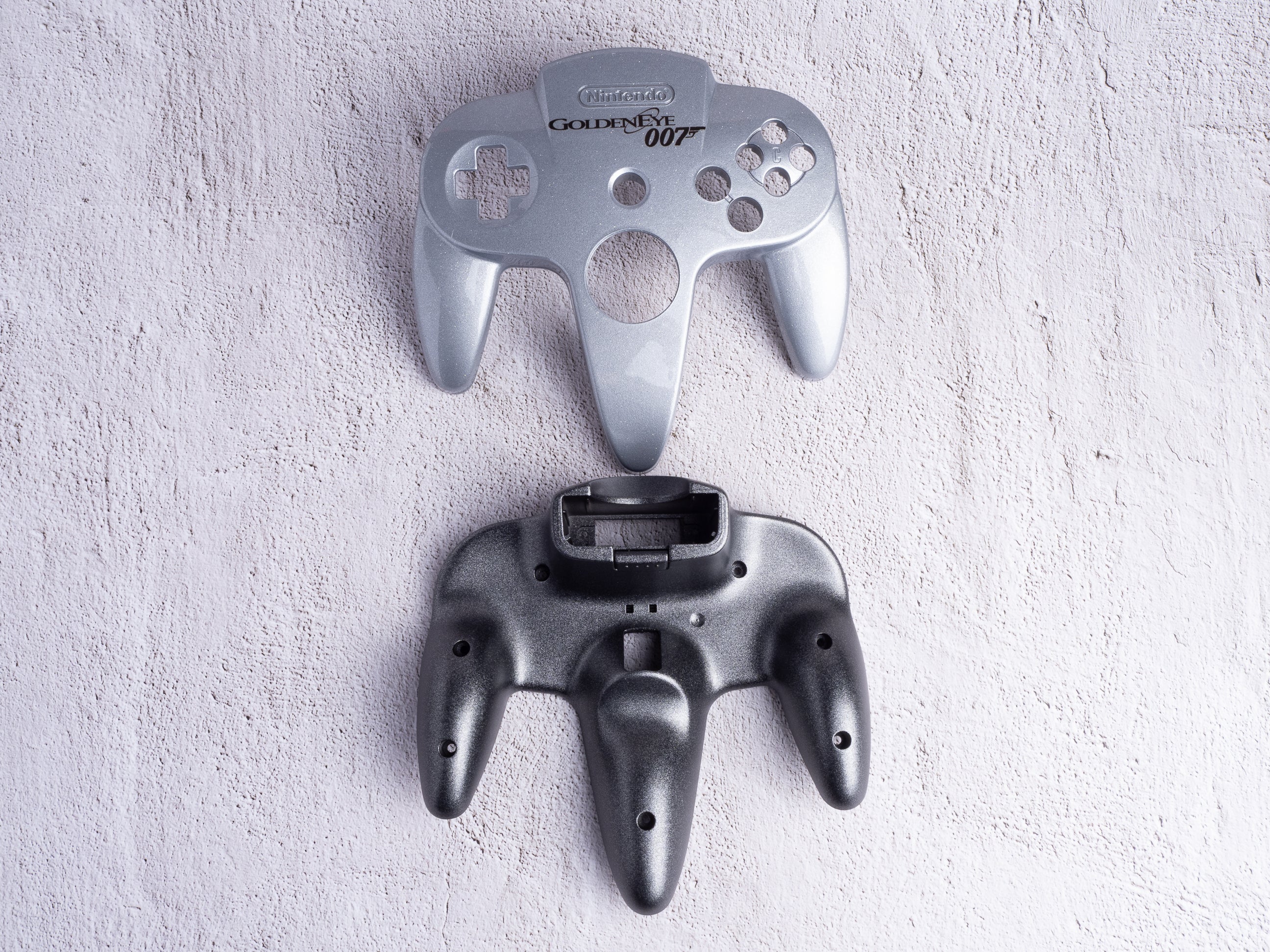 GoldenEye - Custom Painted Nintendo 64 Controller Shells