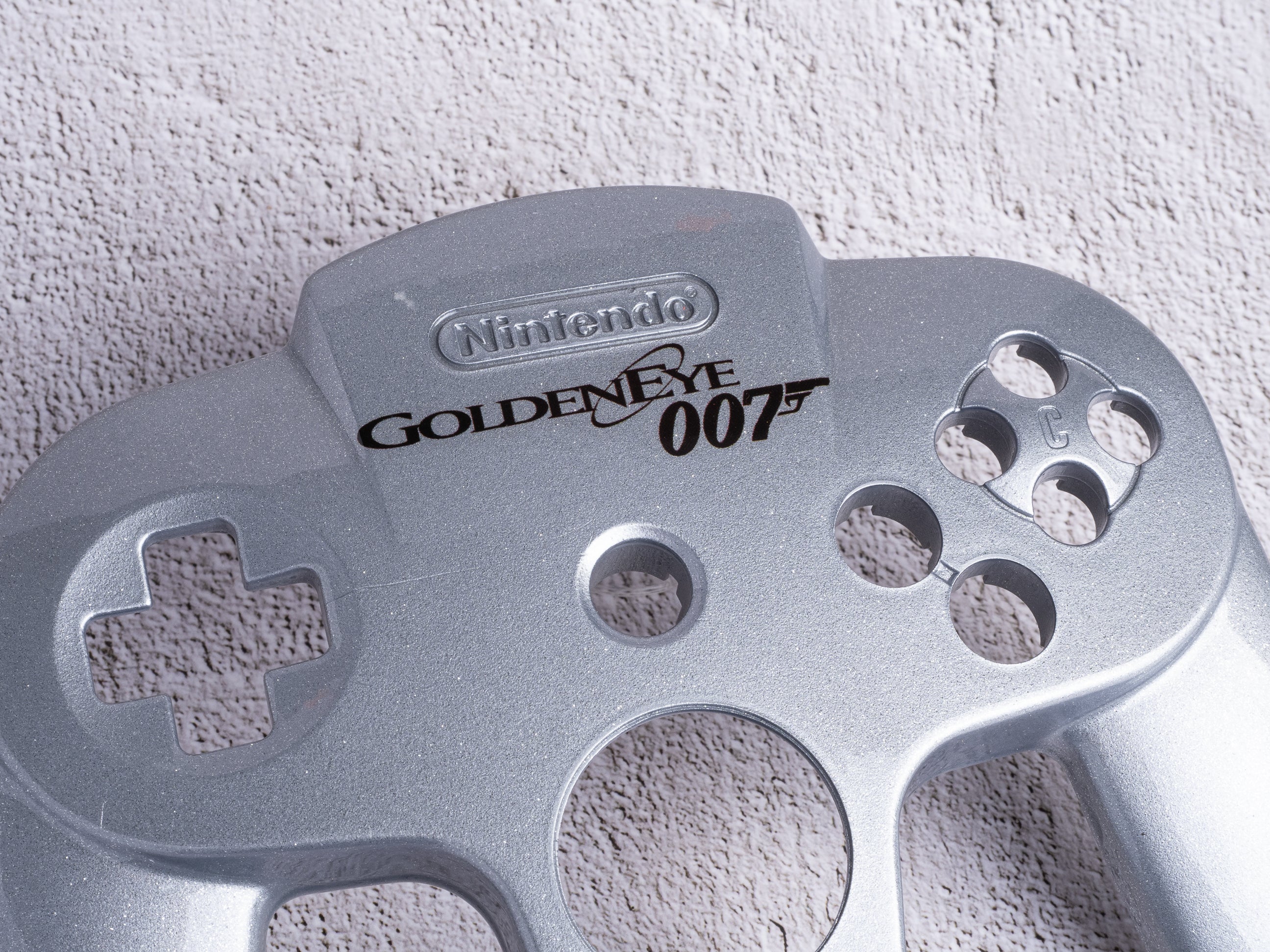 GoldenEye - Custom Painted Nintendo 64 Controller Shells