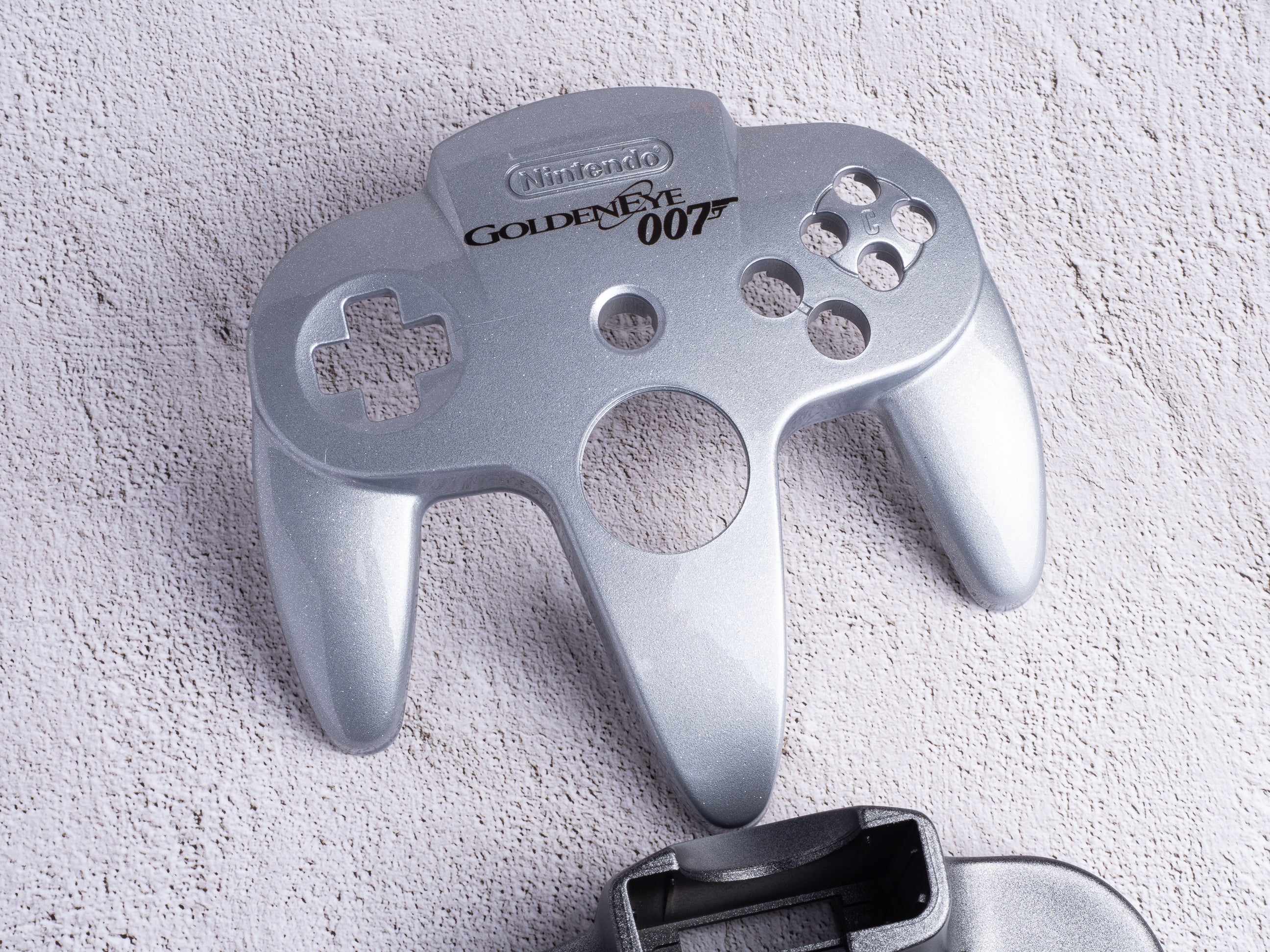 GoldenEye - Custom Painted Nintendo 64 Controller Shells