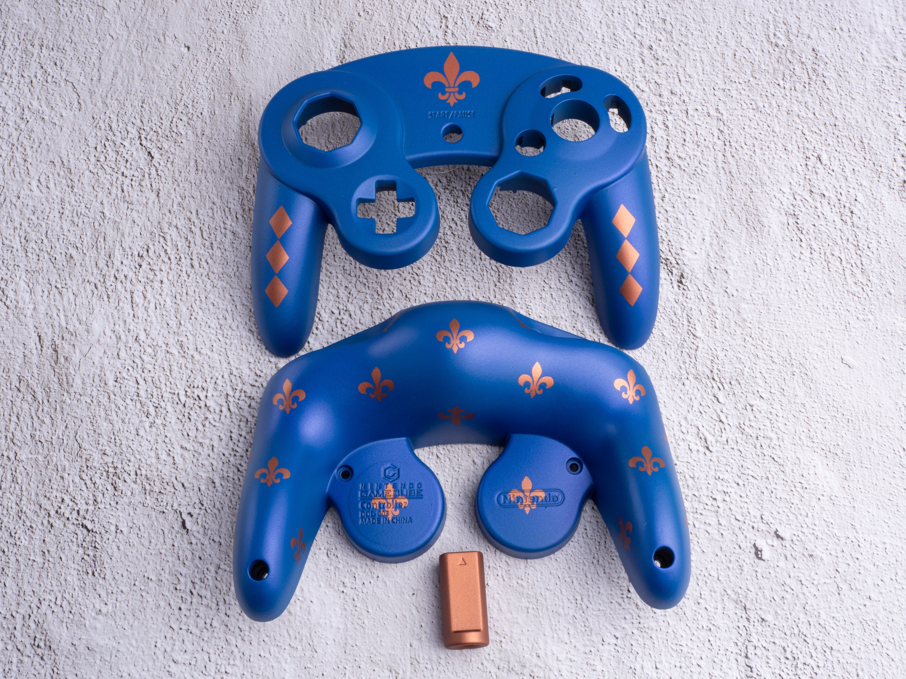 Fleur de Lys - Custom Painted GameCube Controller