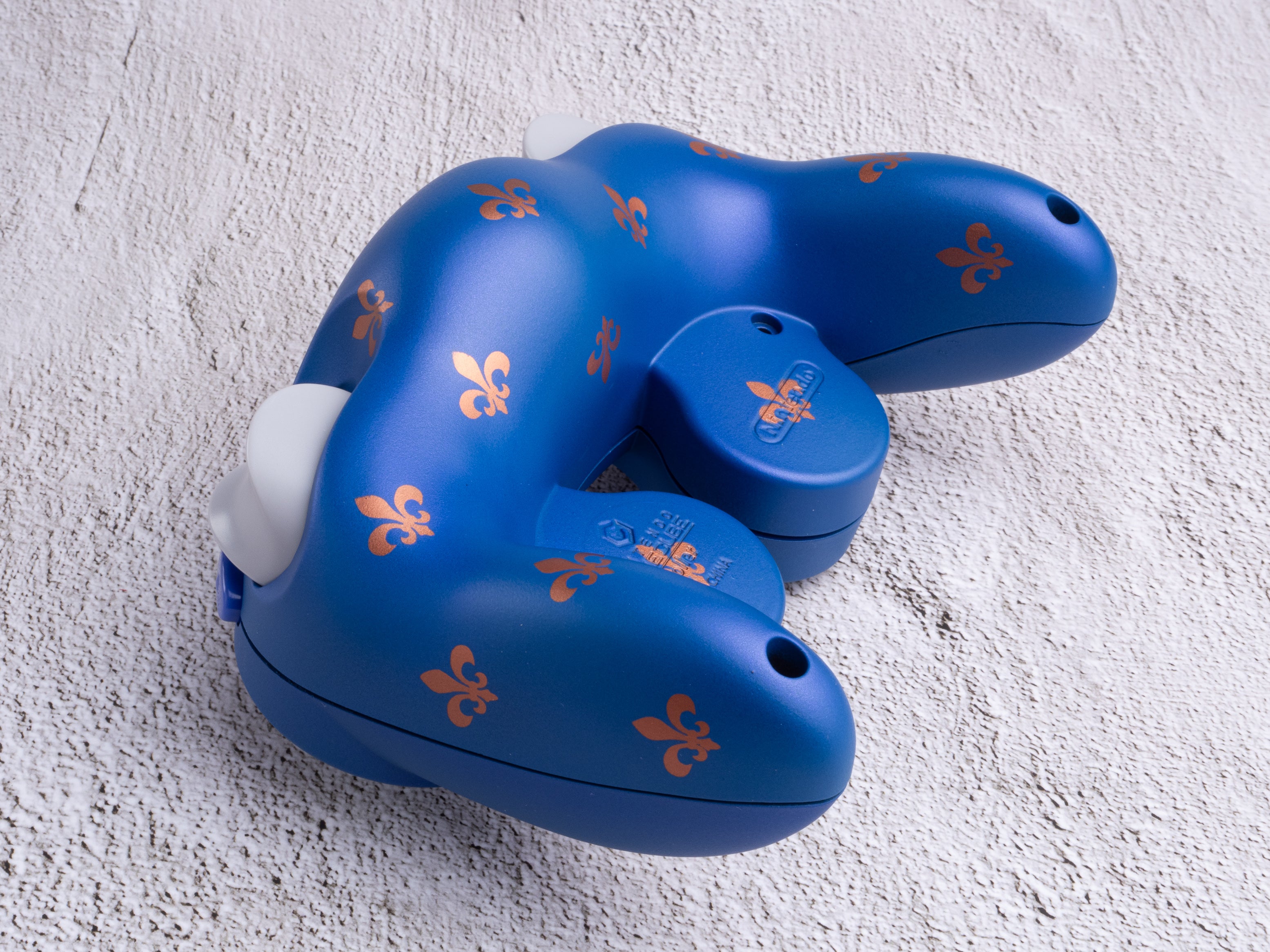 Fleur de Lys - Custom Painted GameCube Controller